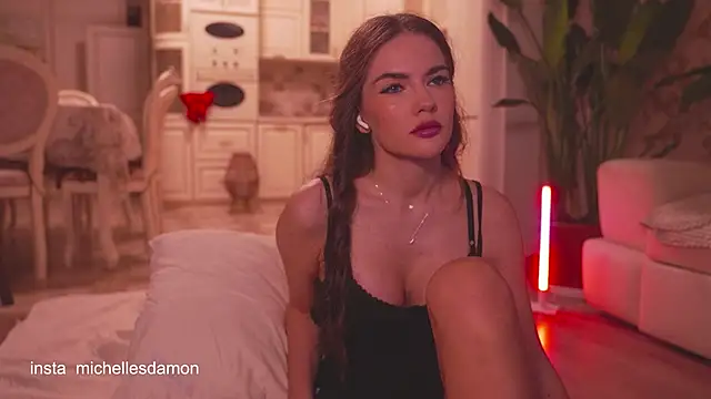 Snapshot of house_of_dragon chatting on 11.18.25 house of dragon online show from 11.18.25