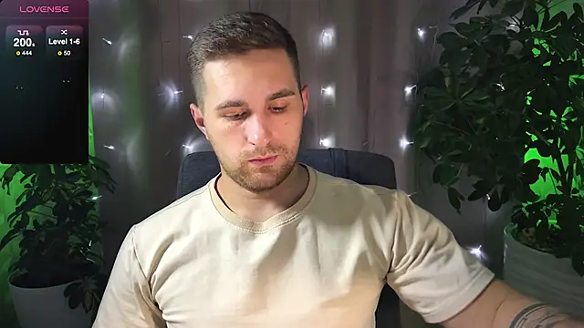 Snapshot of Sweeet__boy chatting on 02.02.25 Sweeet boy online show from 02.02.25