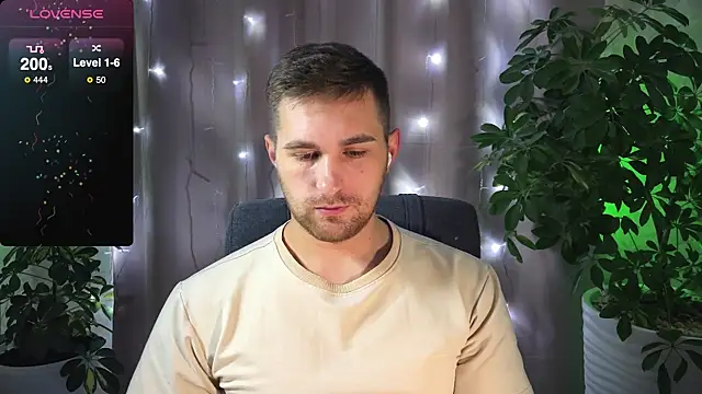 Snapshot of Sweeet__boy chatting on 02.04.25 Sweeet boy online show from 02.04.25