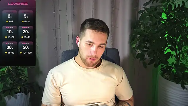 Snapshot of Sweeet__boy chatting on 02.04.25 Sweeet boy online show from 02.04.25