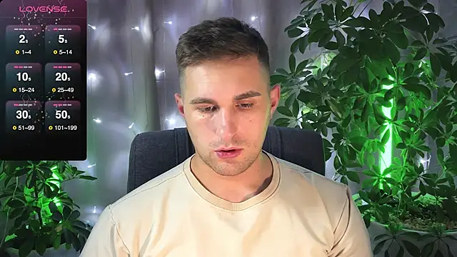 Snapshot of Sweeet__boy chatting on 02.10.25 Sweeet boy online show from 02.10.25