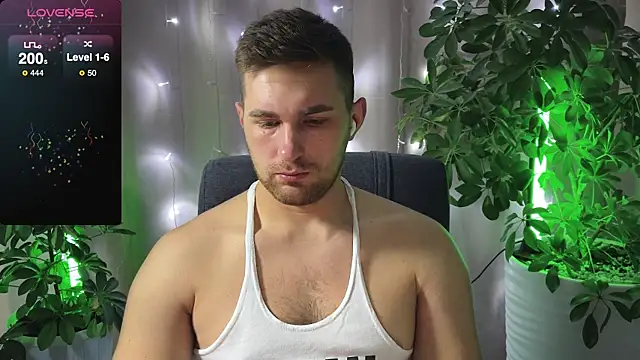 Snapshot of Sweeet__boy chatting on 02.16.25 Sweeet boy online show from 02.16.25