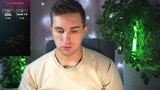 Snapshot of Sweeet__boy chatting on 02.23.25 Sweeet boy online show from 02.23.25