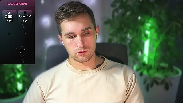 Snapshot of Sweeet__boy chatting on 02.26.25 Sweeet boy online show from 02.26.25