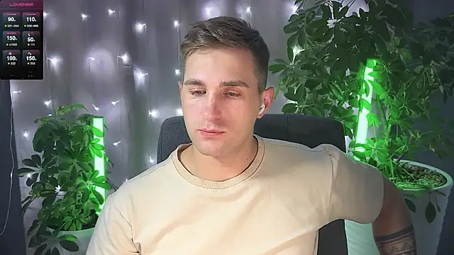 Snapshot of Sweeet__boy chatting on 03.08.25 Sweeet boy online show from 03.08.25