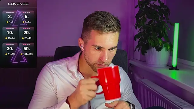 Snapshot of Sweeet__boy chatting on 10.08.25 Sweeet boy online show from 10.08.25