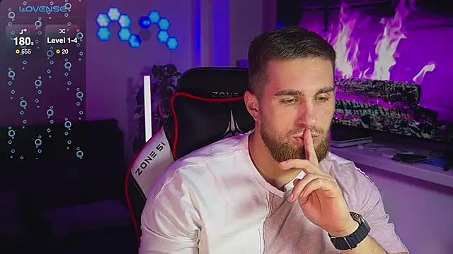 Snapshot of Sweeet__boy chatting on 12.15.25 Sweeet boy online show from 12.15.25