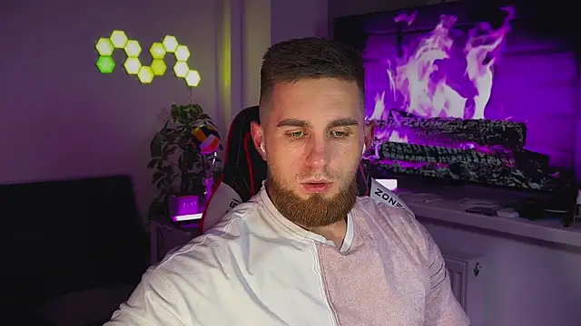 Snapshot of Sweeet__boy chatting on 12.21.25 Sweeet boy online show from 12.21.25