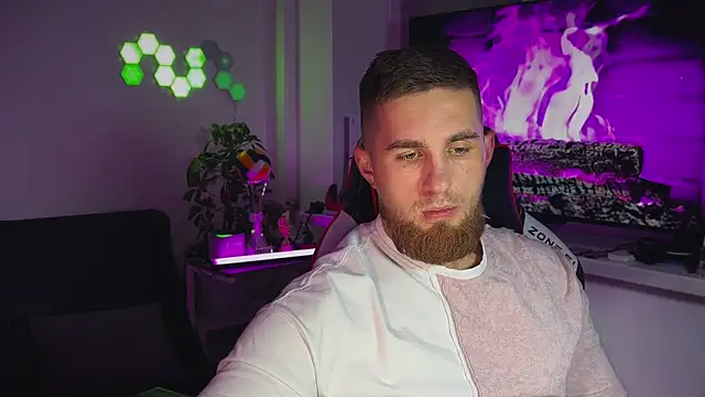 Snapshot of Sweeet__boy chatting on 12.22.25 Sweeet boy online show from 12.22.25