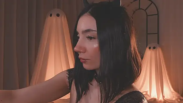 AmyArmstrong online show from 10.12.25