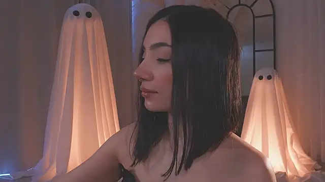 AmyArmstrong online show from 10.19.25