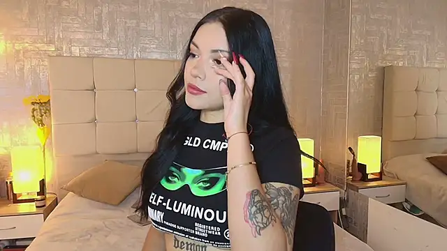 Snapshot of Baby_Venuss chatting on 12.31.24 Baby Venuss online show from 12.31.24