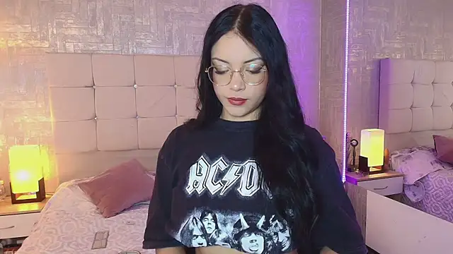 Snapshot of Baby_Venuss chatting on 02.24.25 Baby Venuss online show from 02.24.25