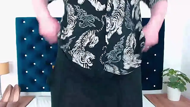 LaraDream online show from 02.04.25