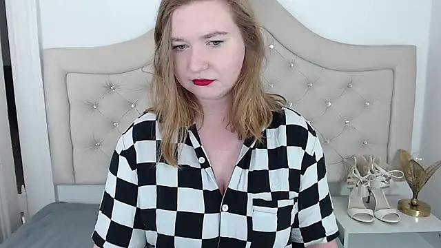 LaraDream online show from 02.06.25