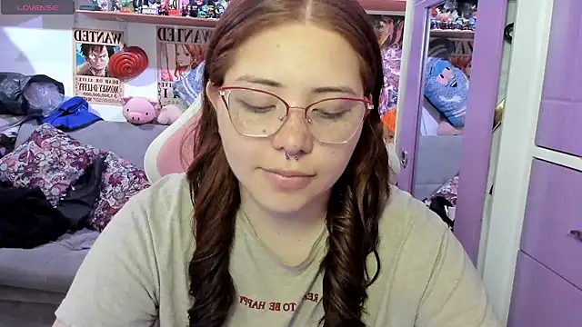 Snapshot of soficammy chatting on 05.17.26 soficammy online show from 05.17.26