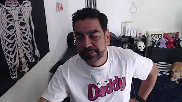 soyelcarlitos  online show from 04.07.26