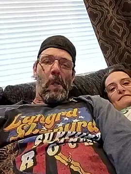 Snapshot of Donglong80 chatting on 10.31.25 Donglong80 online show from 10.31.25